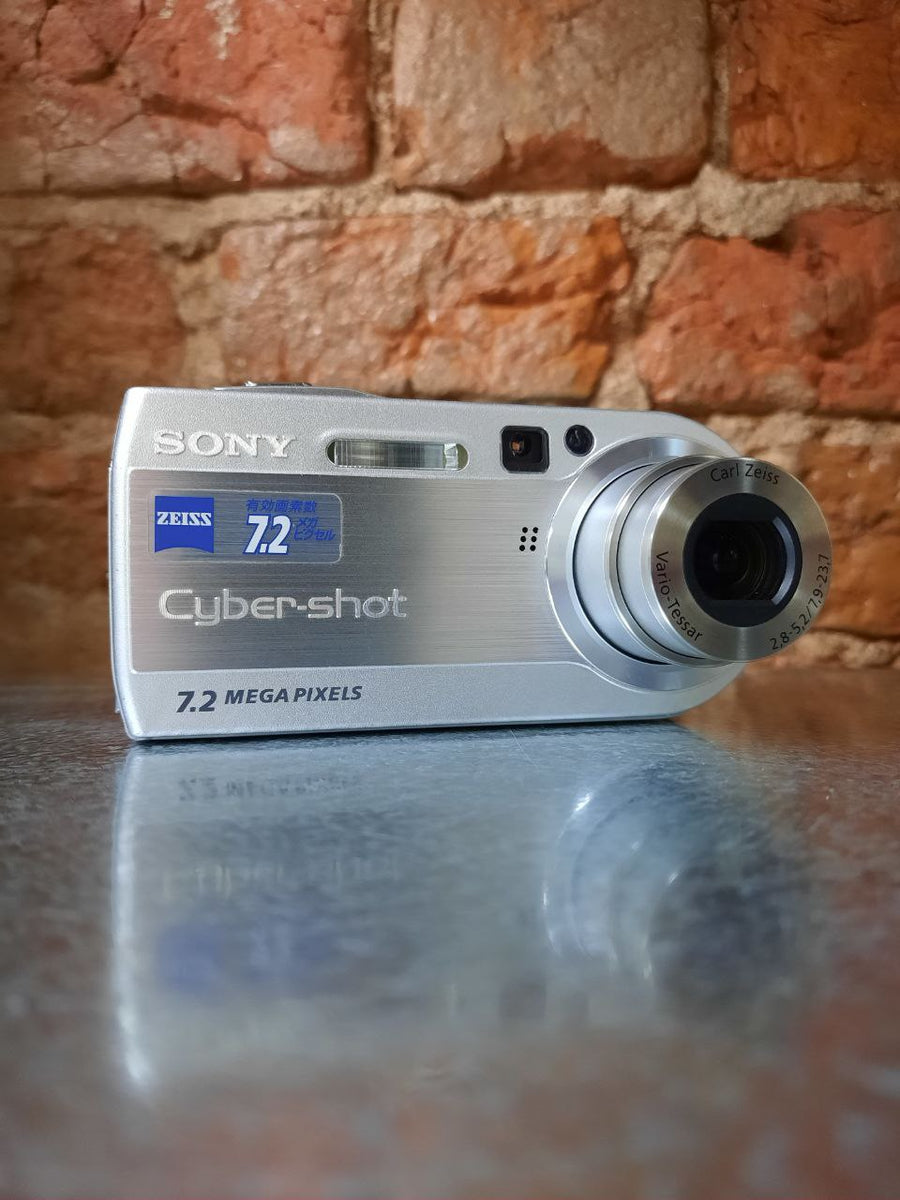 SONY Cyber-shot DSC-P150デジタルカメラ My Retro Sony サイバーショットと言えばこのデザイン? DSC-P150