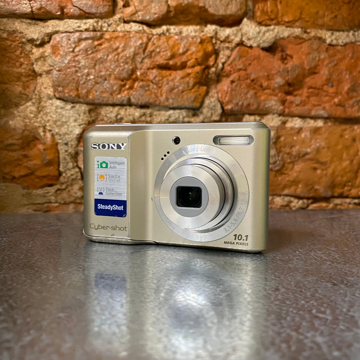 Sony Cyber-shot DSC-S2000 серебро цифровой фотоаппарат – Retrocam - Main Image