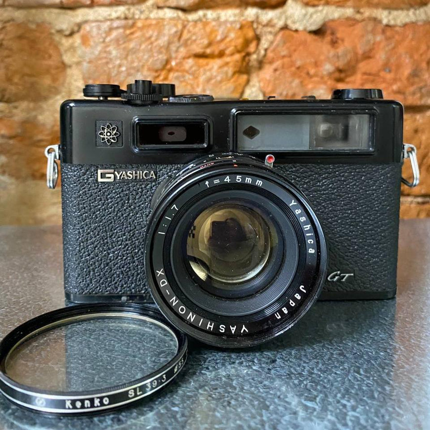 Yashica Electro 35 GT черный пленочный фотоаппарат