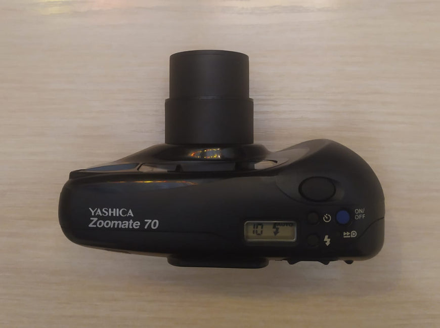 Yashica Zoomate 70 черный пленочный фотоаппарат