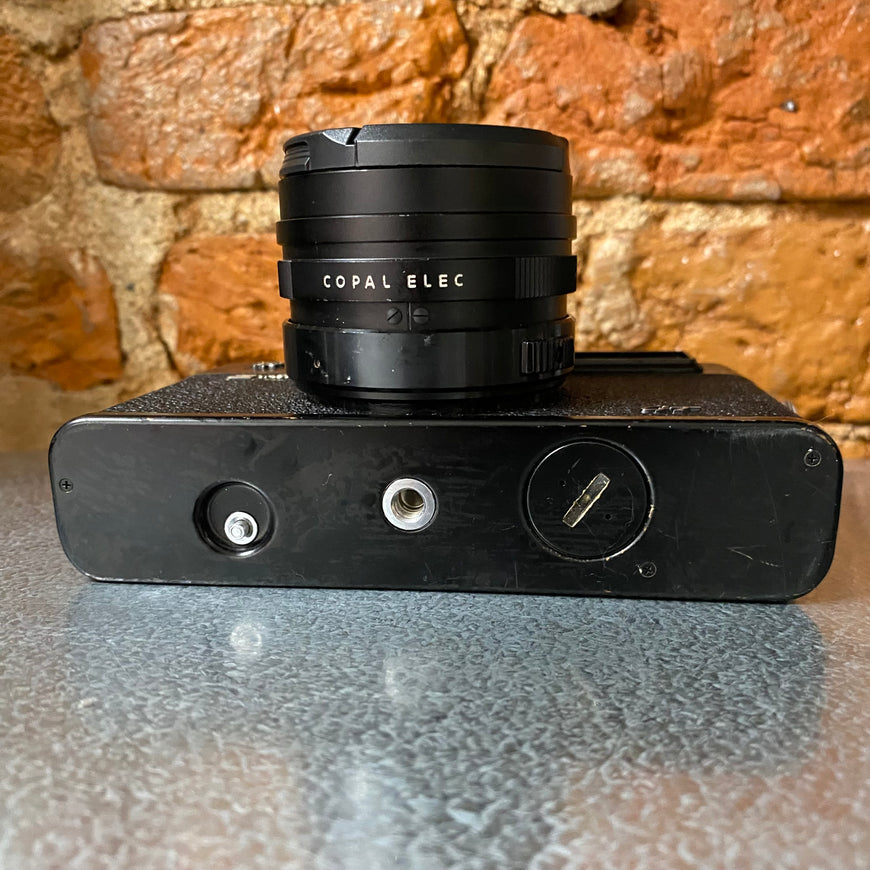 Yashica Electro 35 GT черный пленочный фотоаппарат