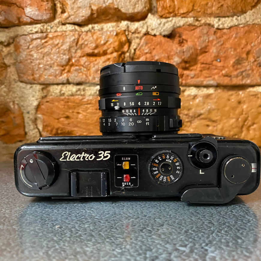Yashica Electro 35 GT черный пленочный фотоаппарат