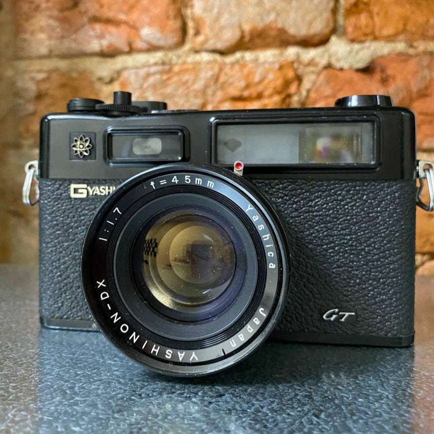 Yashica Electro 35 GT черный пленочный фотоаппарат