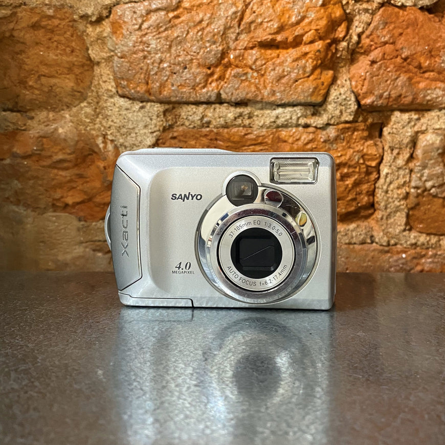 Sanyo Xacti DSC-S4 цифровой фотоаппарат