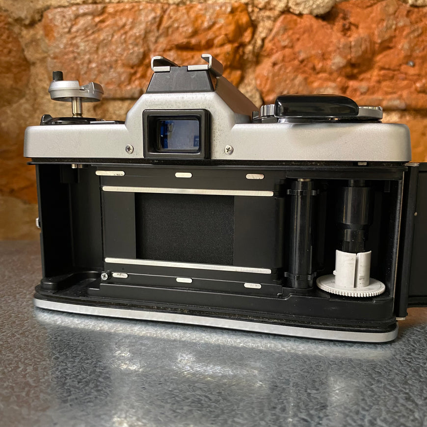 Minolta XG-E MD 50mm 1.7 зеркальный пленочный фотоаппарат