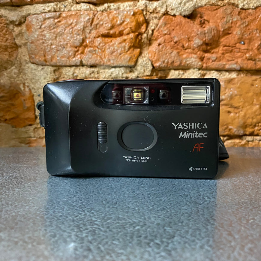 Yashica Minitec AF f 3.5 пленочный фотоаппарат