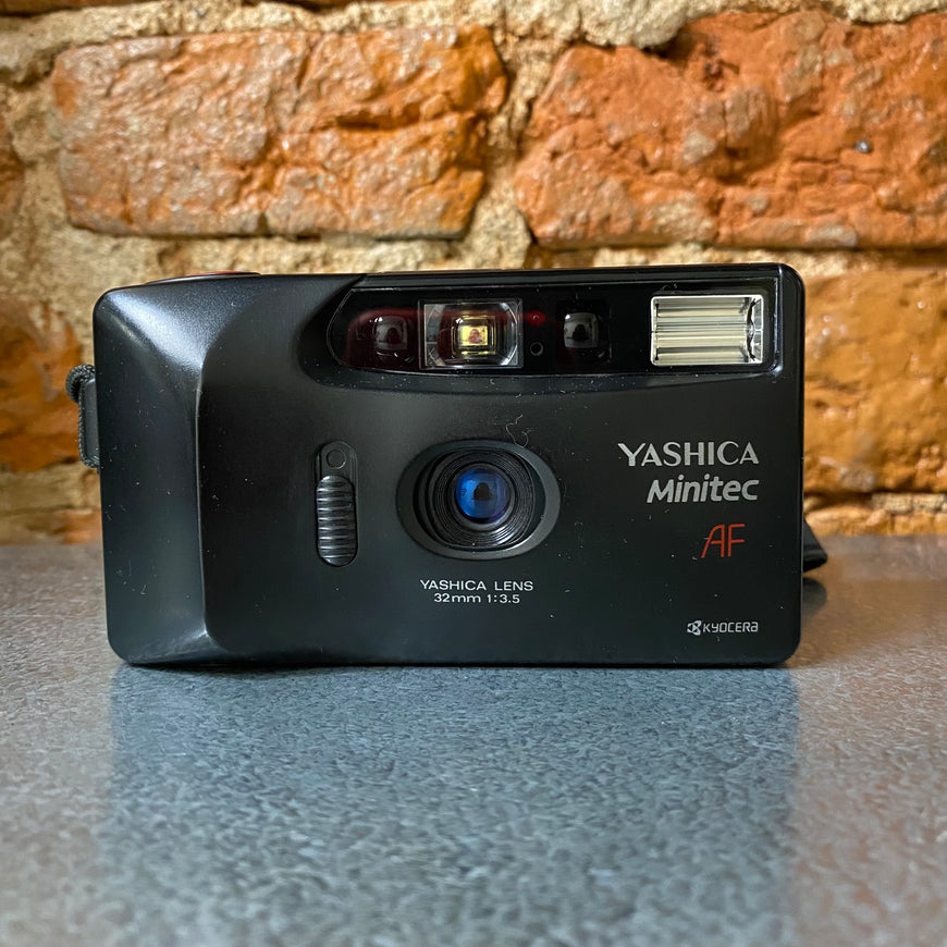 Yashica Minitec AF f 3.5 пленочный фотоаппарат