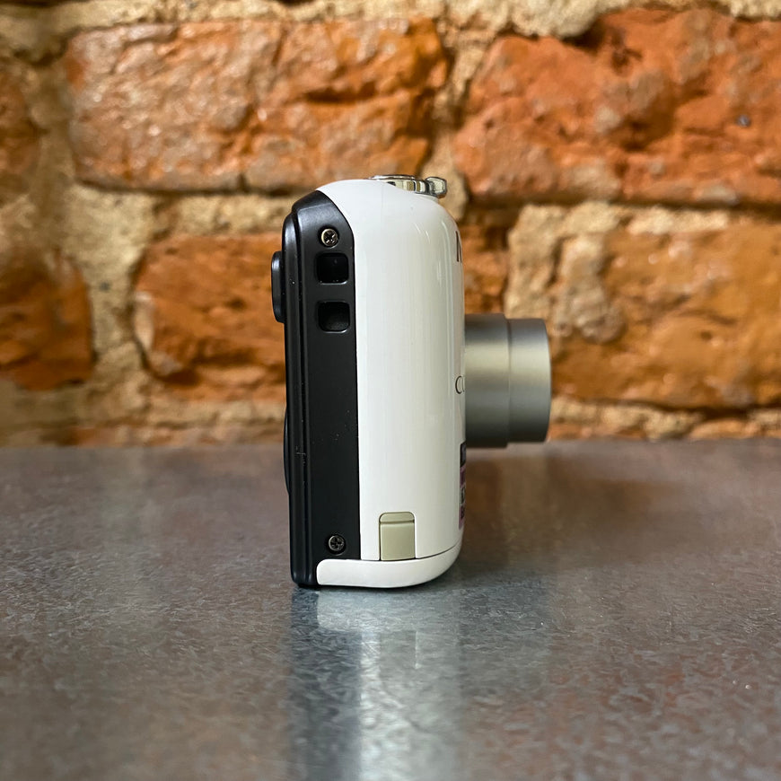 Nikon Coolpix L27 белый цифровой фотоаппарат