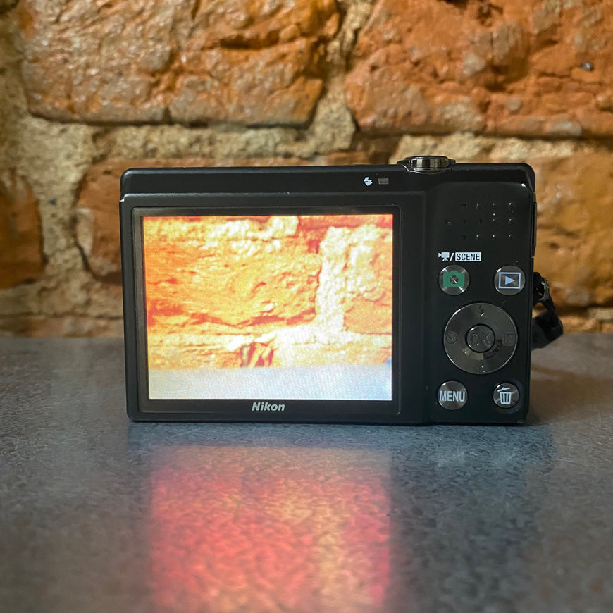 Nikon Coolpix S570 черный цифровой фотоаппарат