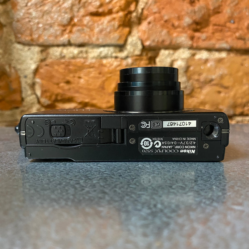 Nikon Coolpix S570 черный цифровой фотоаппарат