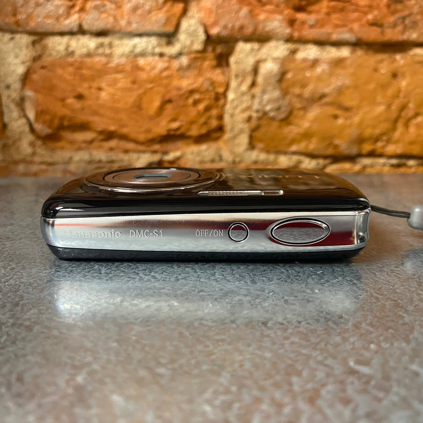 Panasonic Lumix DMC-S1 черный