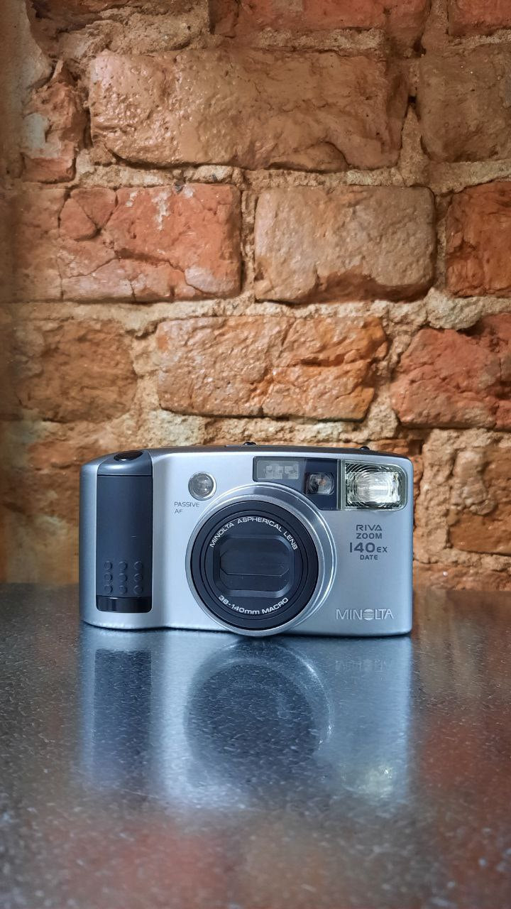 Minolta Riva zoom 140 ex date пленочный фотоаппарат