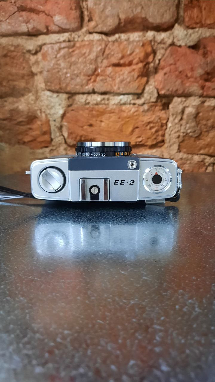 Полукадровый Olympus Pen EE-2 пленочный фотоаппарат