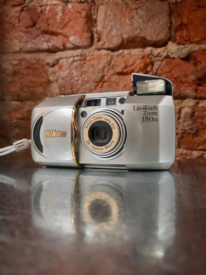 Nikon Lite Touch Zoom 150 ED пленочный фотоаппарат