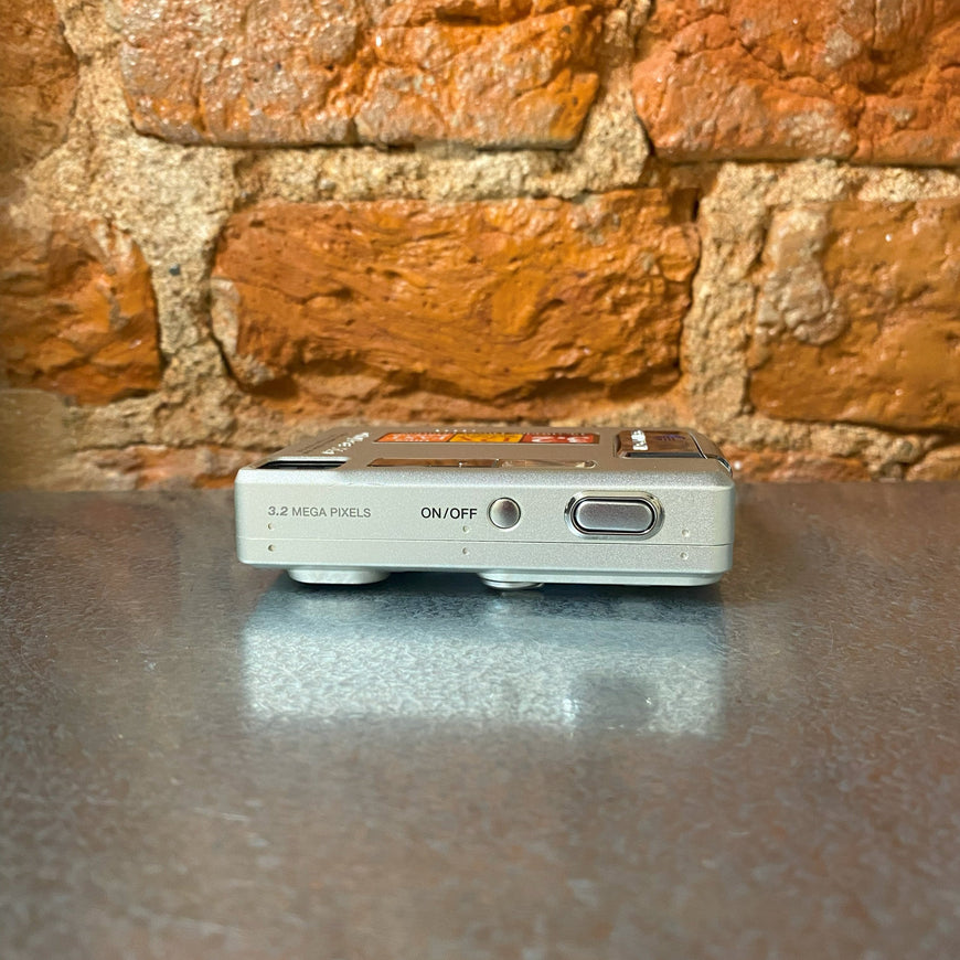 Konica Minolta DiMAGE XG редкий цифровой фотоаппарат