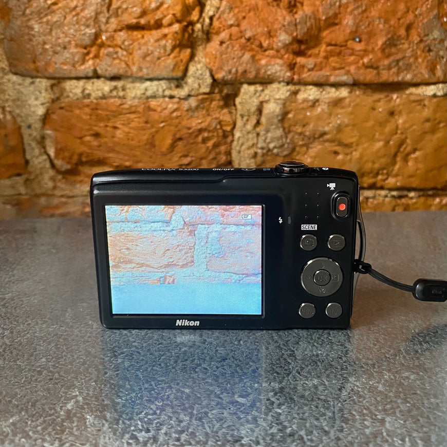 Nikon Coolpix S3200 черный цифровой фотоаппарат