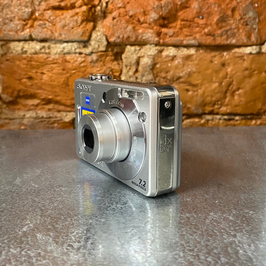 Sony Cyber-shot DSC-W70 серебро цифровой фотоаппарат
