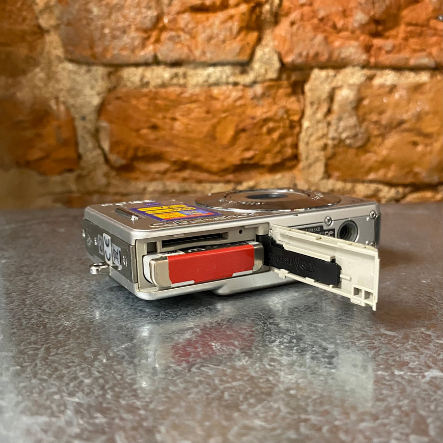Sony Cyber-shot DSC-W70 серебро цифровой фотоаппарат