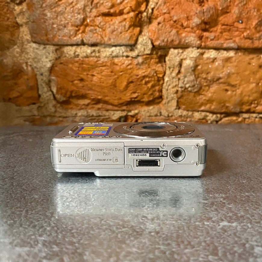 Sony Cyber-shot DSC-W70 серебро цифровой фотоаппарат