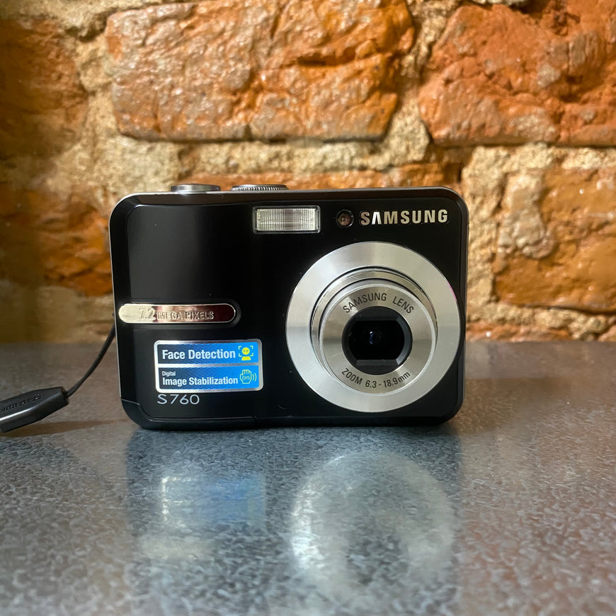 Samsung S760 черный цифровой фотоаппарат