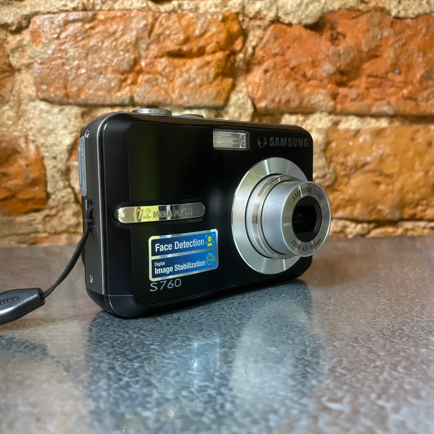 Samsung S760 черный цифровой фотоаппарат