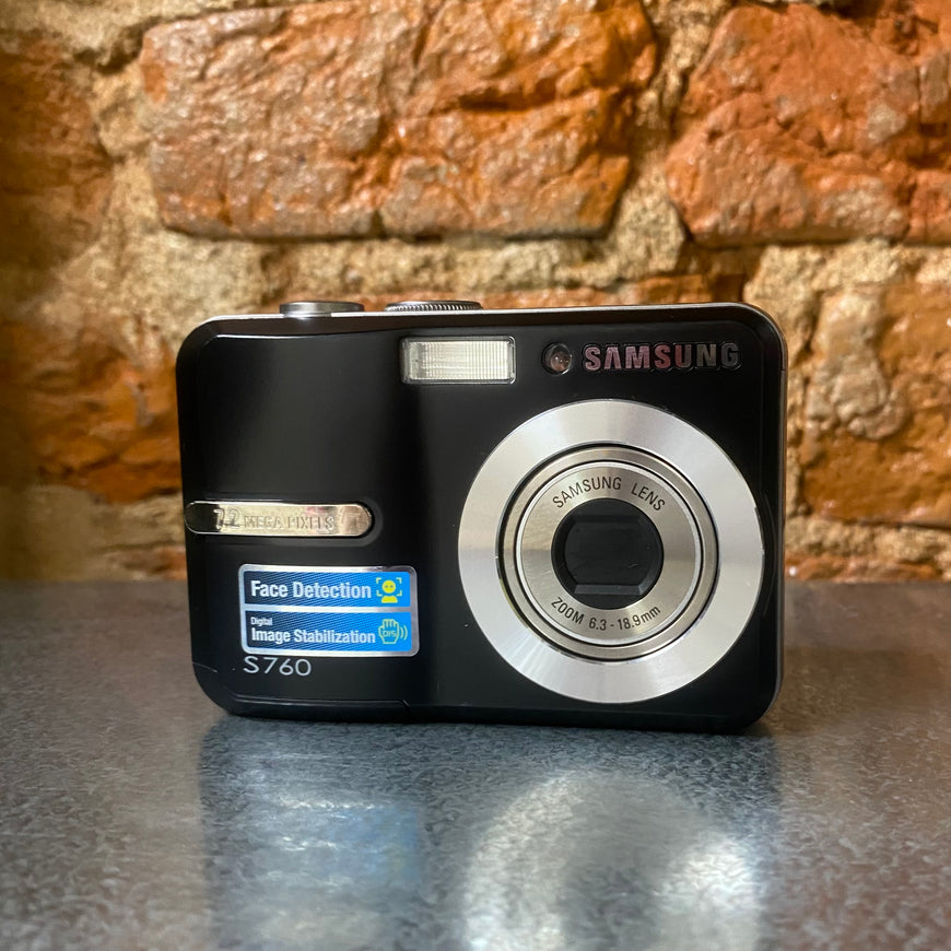 Samsung S760 черный цифровой фотоаппарат