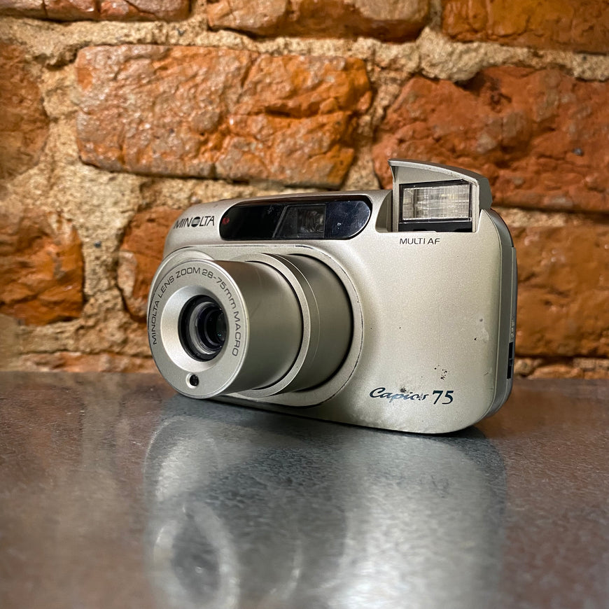 Minolta 75W Riva Zoom пленочный фотоаппарат