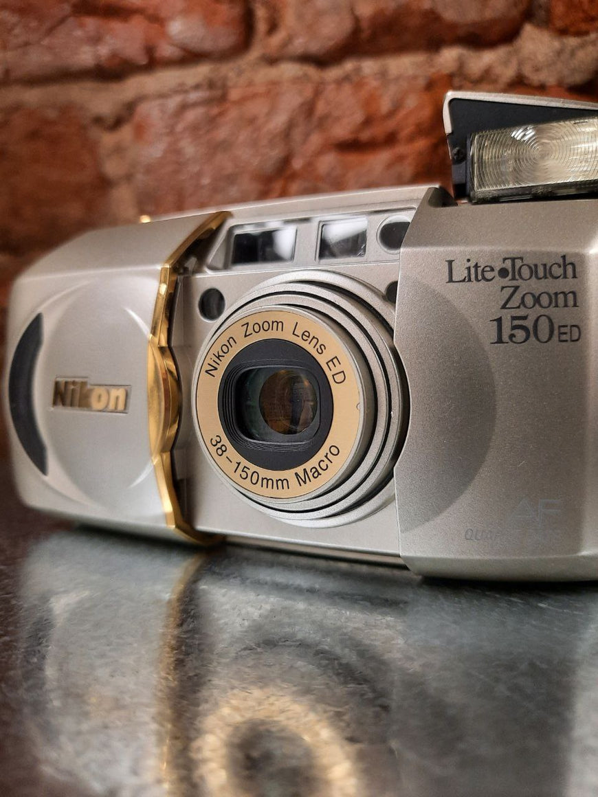 Nikon Lite Touch Zoom 150 ED пленочный фотоаппарат