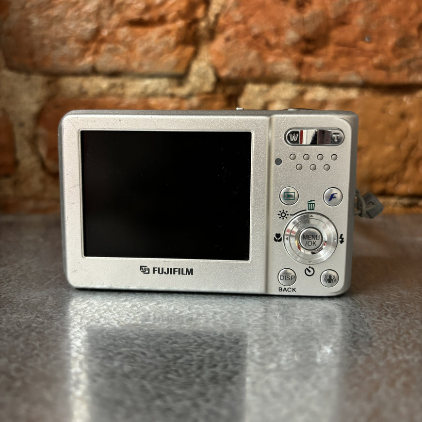 Fujifilm FinePix F20 серебряный цифровой фотоаппарат