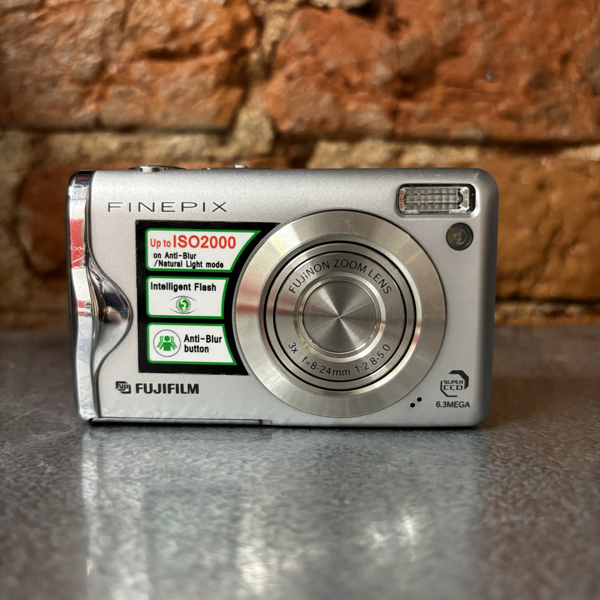 Fujifilm FinePix F20 серебряный цифровой фотоаппарат