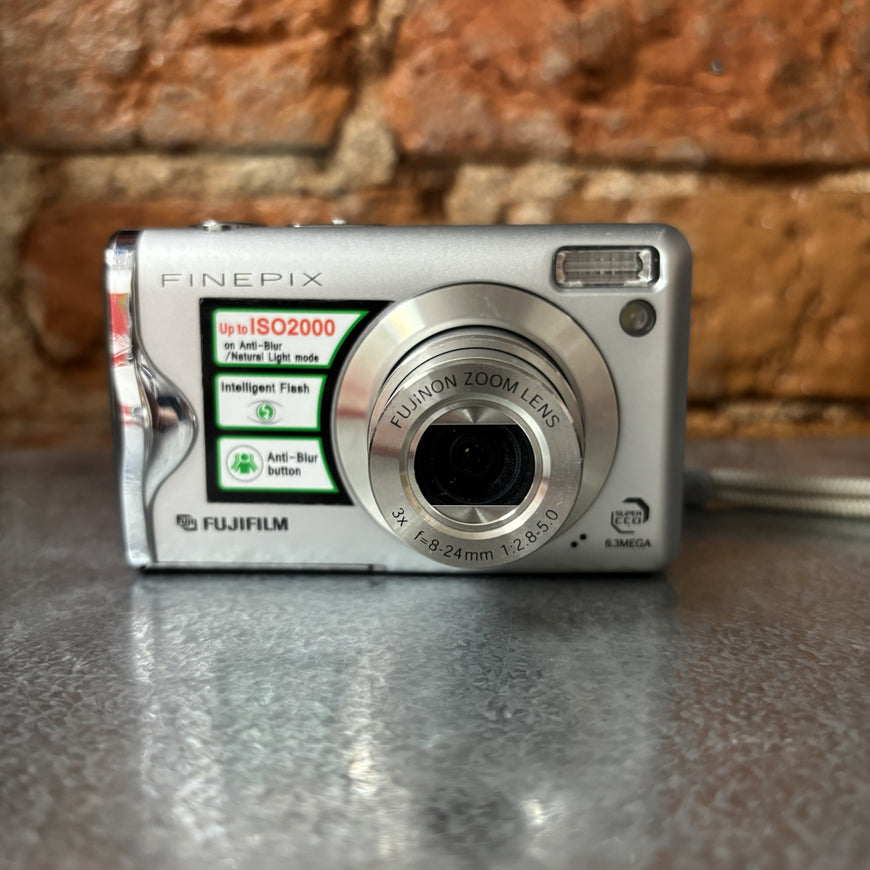 Fujifilm FinePix F20 серебряный цифровой фотоаппарат