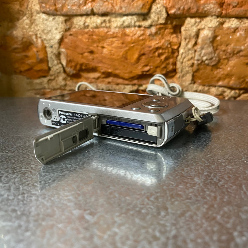 Panasonic Lumix DMC-FS40 серебро цифровой фотоаппарат