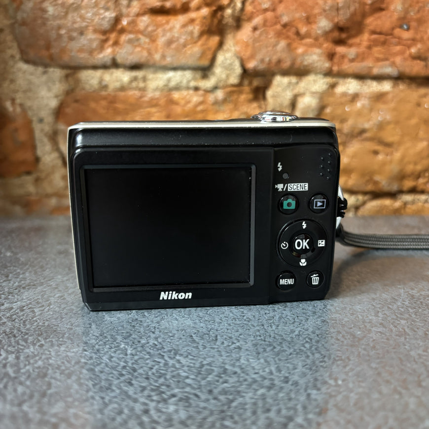 Nikon Coolpix L21 шампань