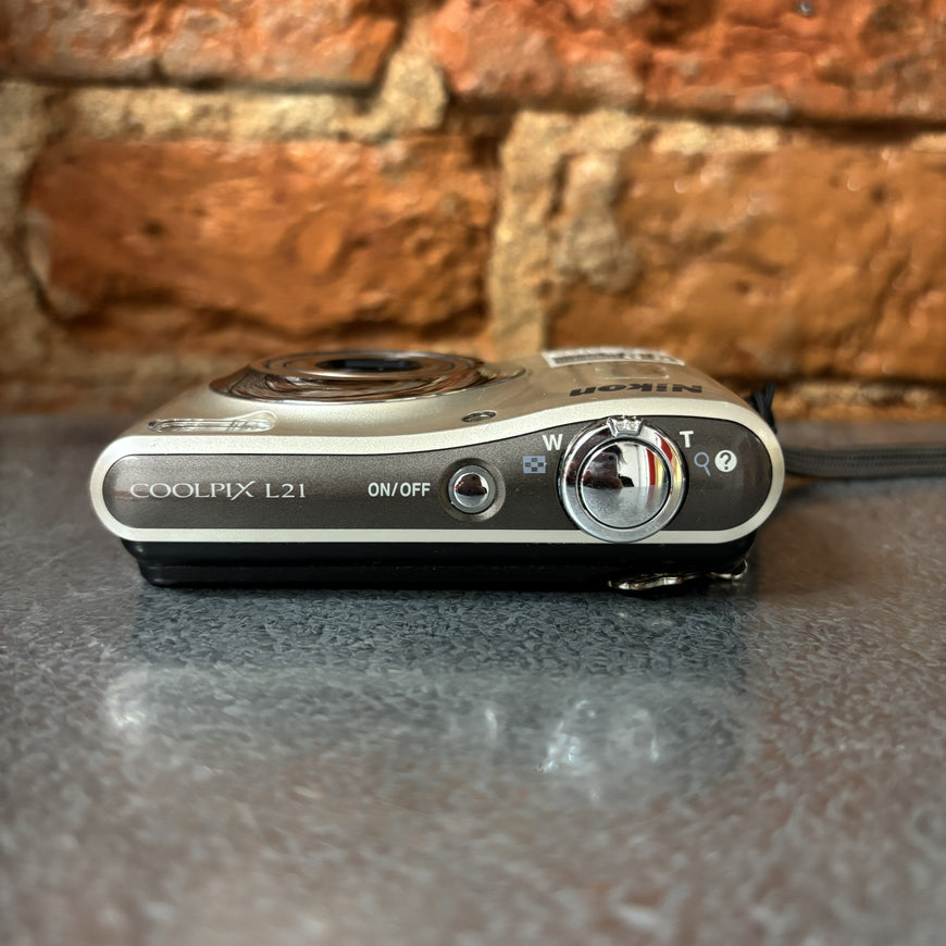 Nikon Coolpix L21 шампань
