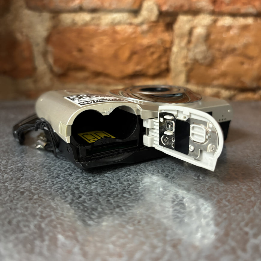Nikon Coolpix L21 шампань