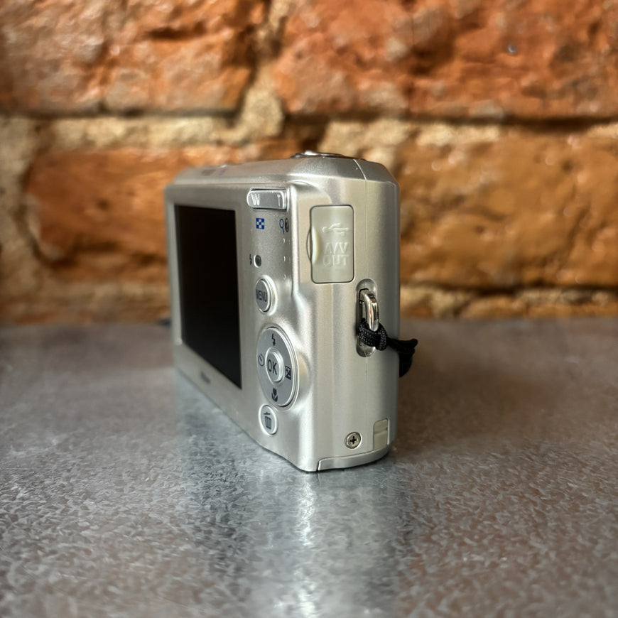Nikon Coolpix L19 серебро цифровой фотоаппарат