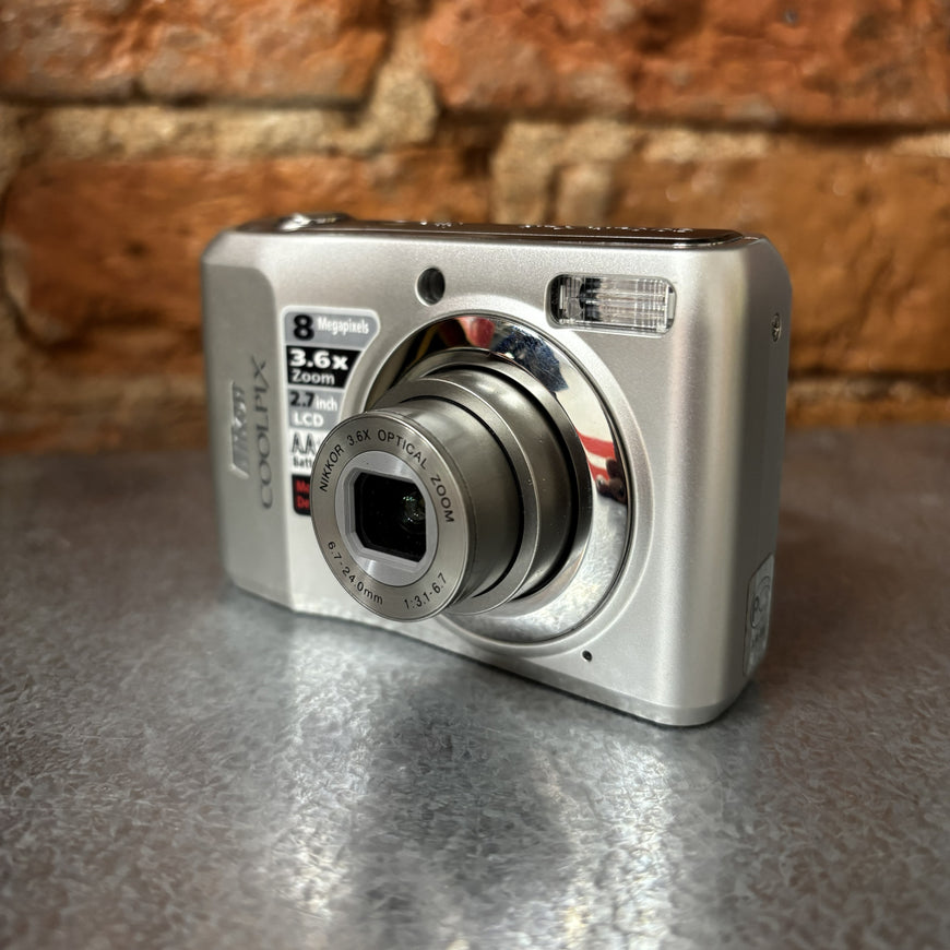 Nikon Coolpix L19 серебро цифровой фотоаппарат