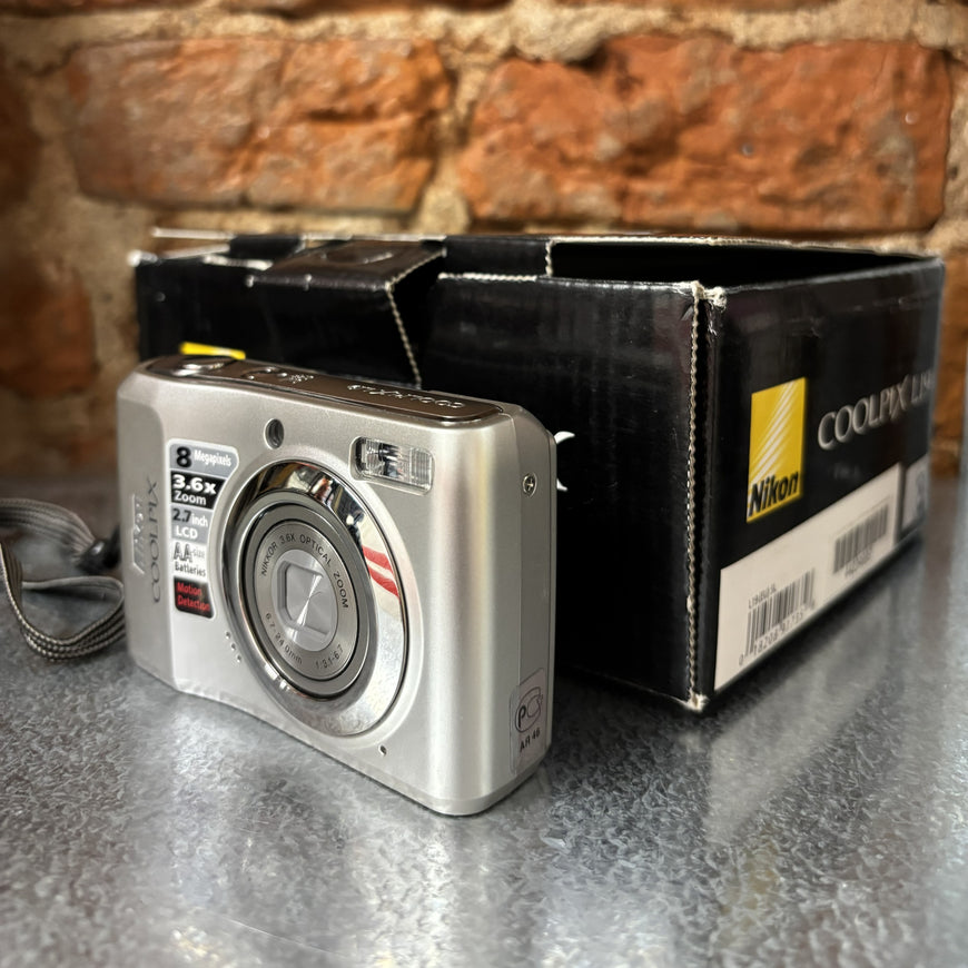 Nikon Coolpix L19 серебро цифровой фотоаппарат