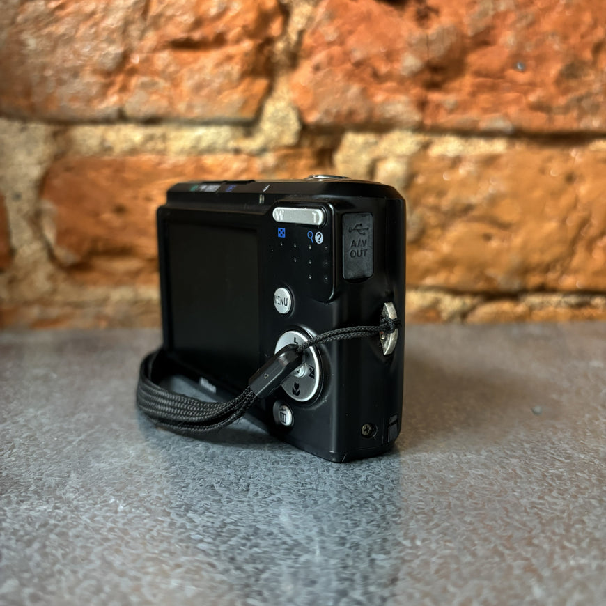 Nikon Coolpix L16 черный цифровой фотоаппарат