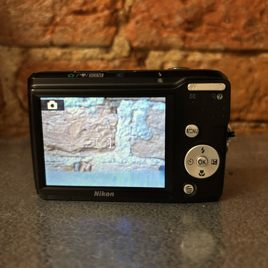 Nikon Coolpix L16 черный цифровой фотоаппарат