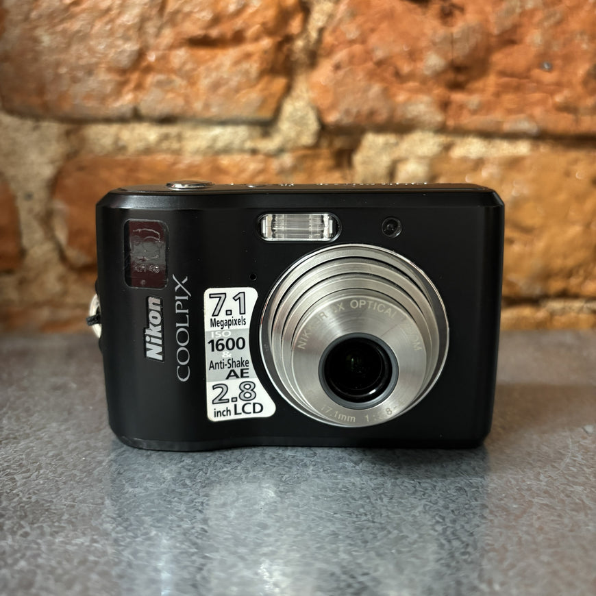 Nikon Coolpix L16 черный цифровой фотоаппарат