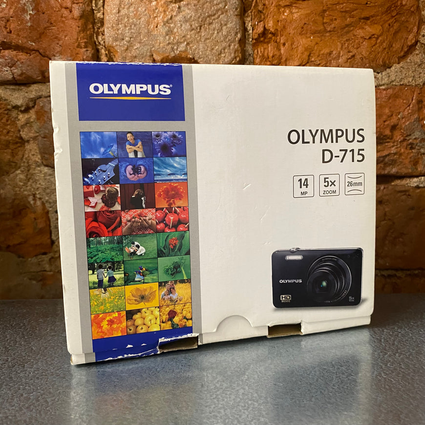 Olympus D-715 — цифровой фотоаппарат с оригинальной коробкой