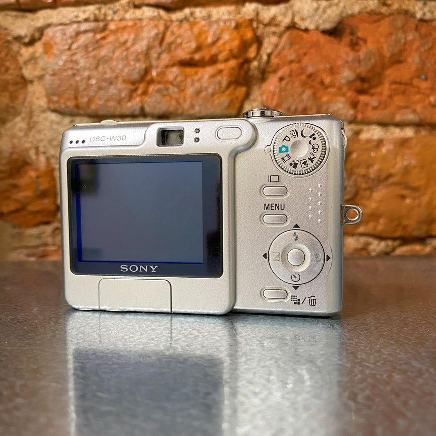 Sony Cyber-Shot DSC-W30 silver компактный цифровой фотоаппарат