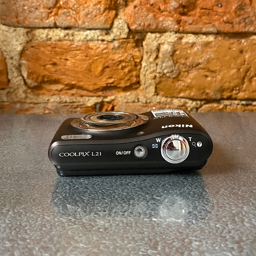Nikon Coolpix L21 коричневый цифровой фотоаппарат