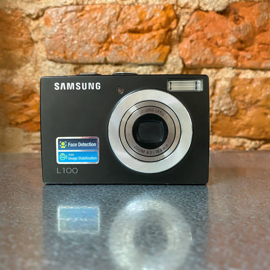 Samsung L100 черный цифровой фотоаппарат