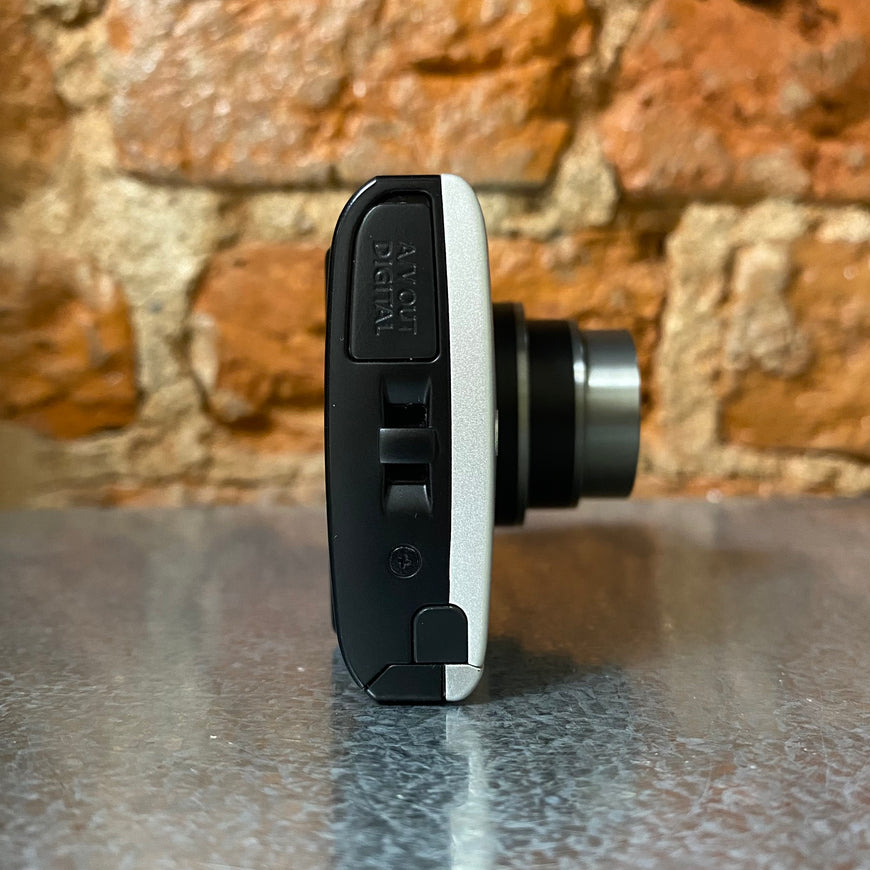 Canon A2300 белый цифровой фотоаппарат