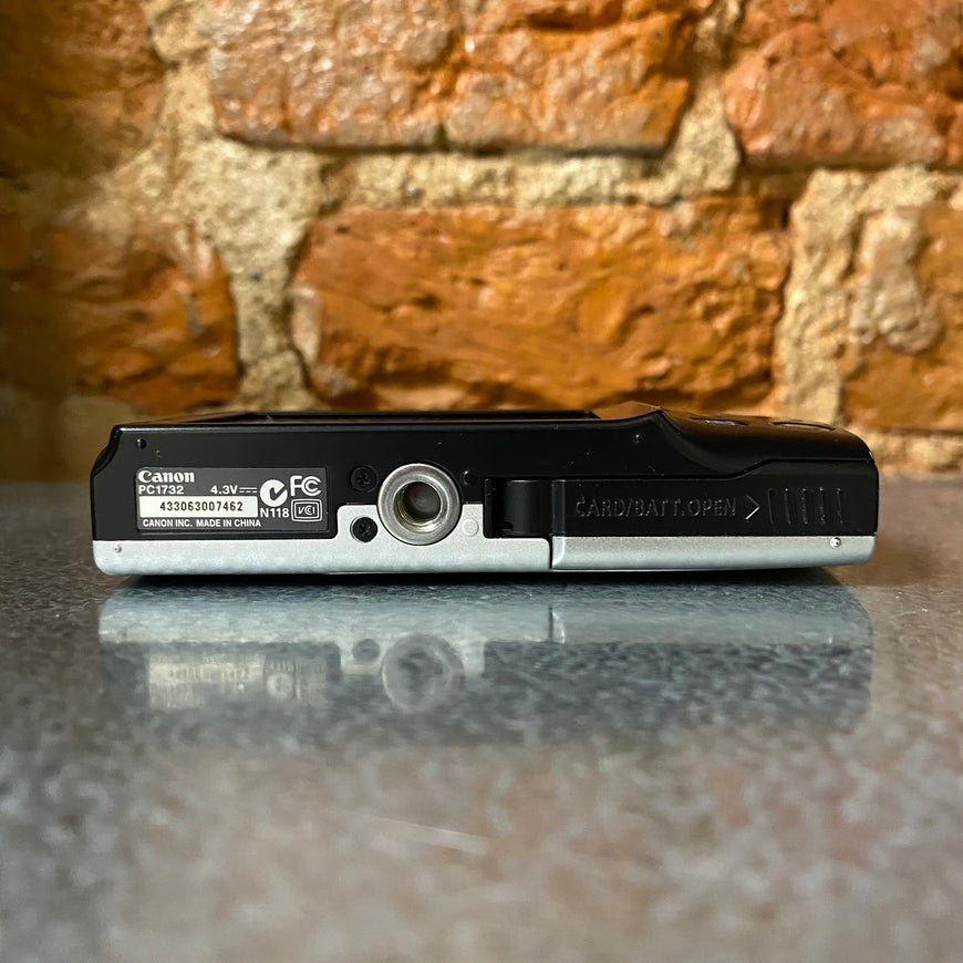 Canon A2300 белый цифровой фотоаппарат