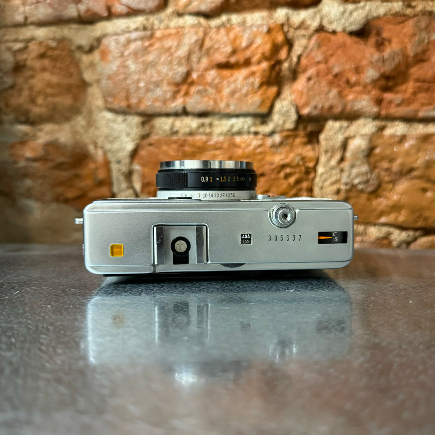 Olympus 35 EC Zuiko 2.8 белый пленочный фотоаппарат