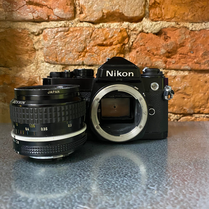 Nikon FE & Nikkor 28mm 2.8 зеркальный пленочный фотоаппарат