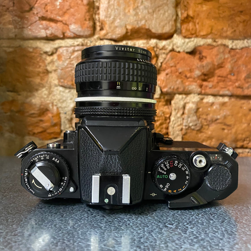 Nikon FE & Nikkor 28mm 2.8 зеркальный пленочный фотоаппарат